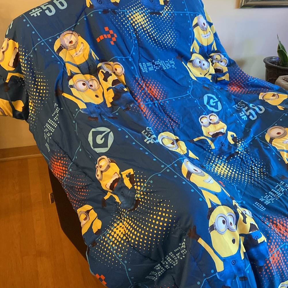 Minions, twin comforter reversible.  now 30 percent.  off. - Picture 2 of 8